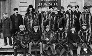 Les employés de la Banque Canadienne de Commerce à Dawson